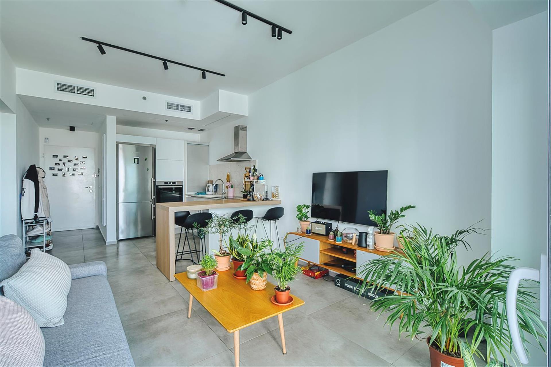 A 3-room apartment in Midtown Towers