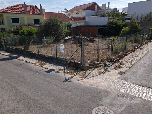 Land with 313.30m2 and approved project for sale in Casal Novo - Caneças