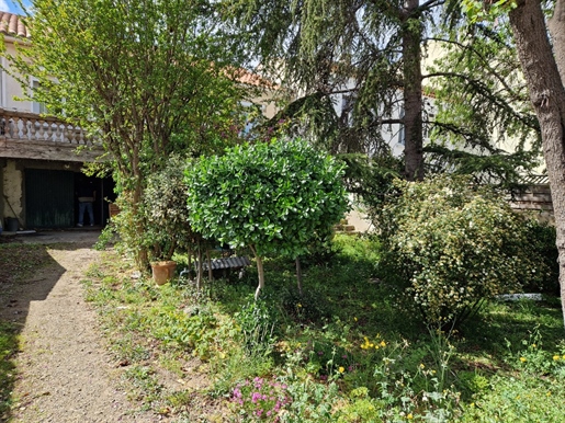 Maison de caracyère à rénover avec jardin