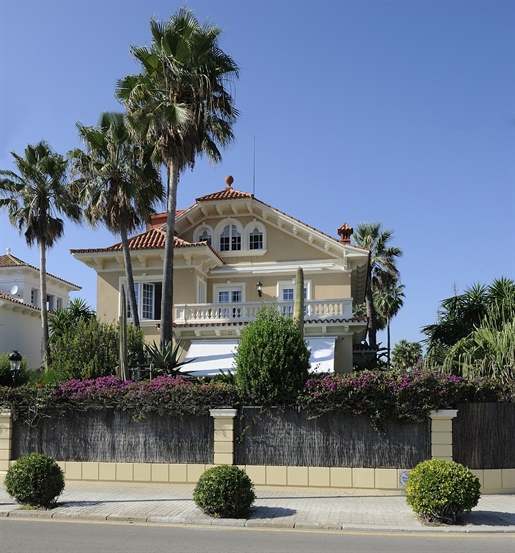 Het meest emblematische herenhuis in koloniale stijl aan de Paseo Marítimo in Sitges