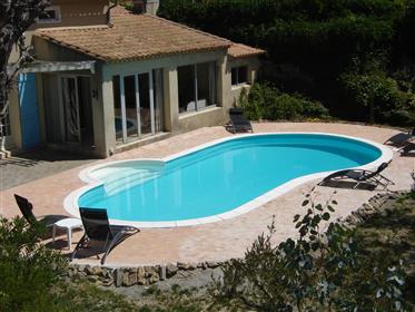 Casă cu piscină în sudul Franței