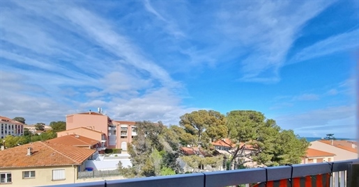 Saint-Aygulf Côte d'Azur Var 2 room apartment Sea view Secure residence Reserved parking Cellar Beac