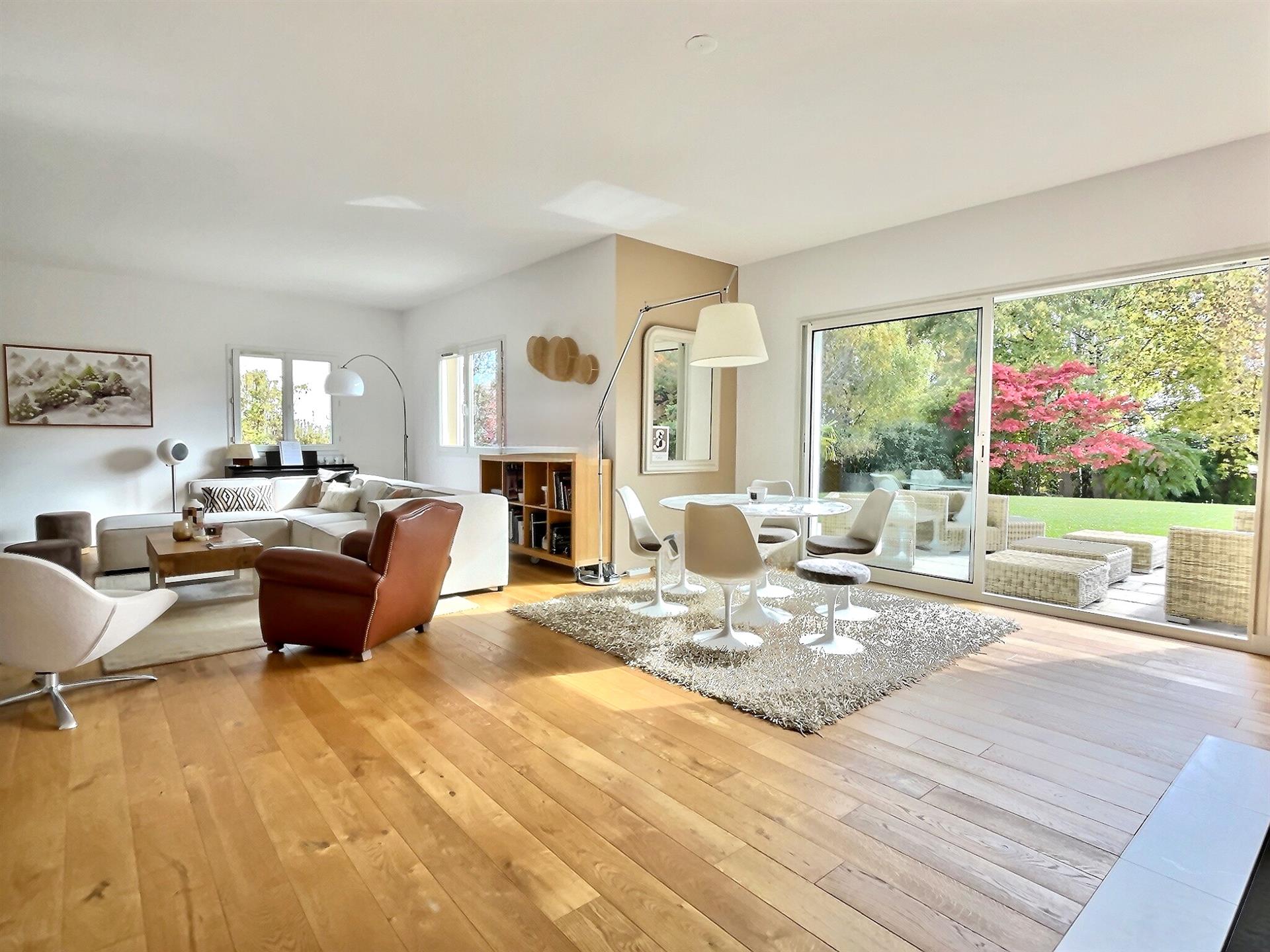 Maison à vendre, 230m², Divonne-les-Bains