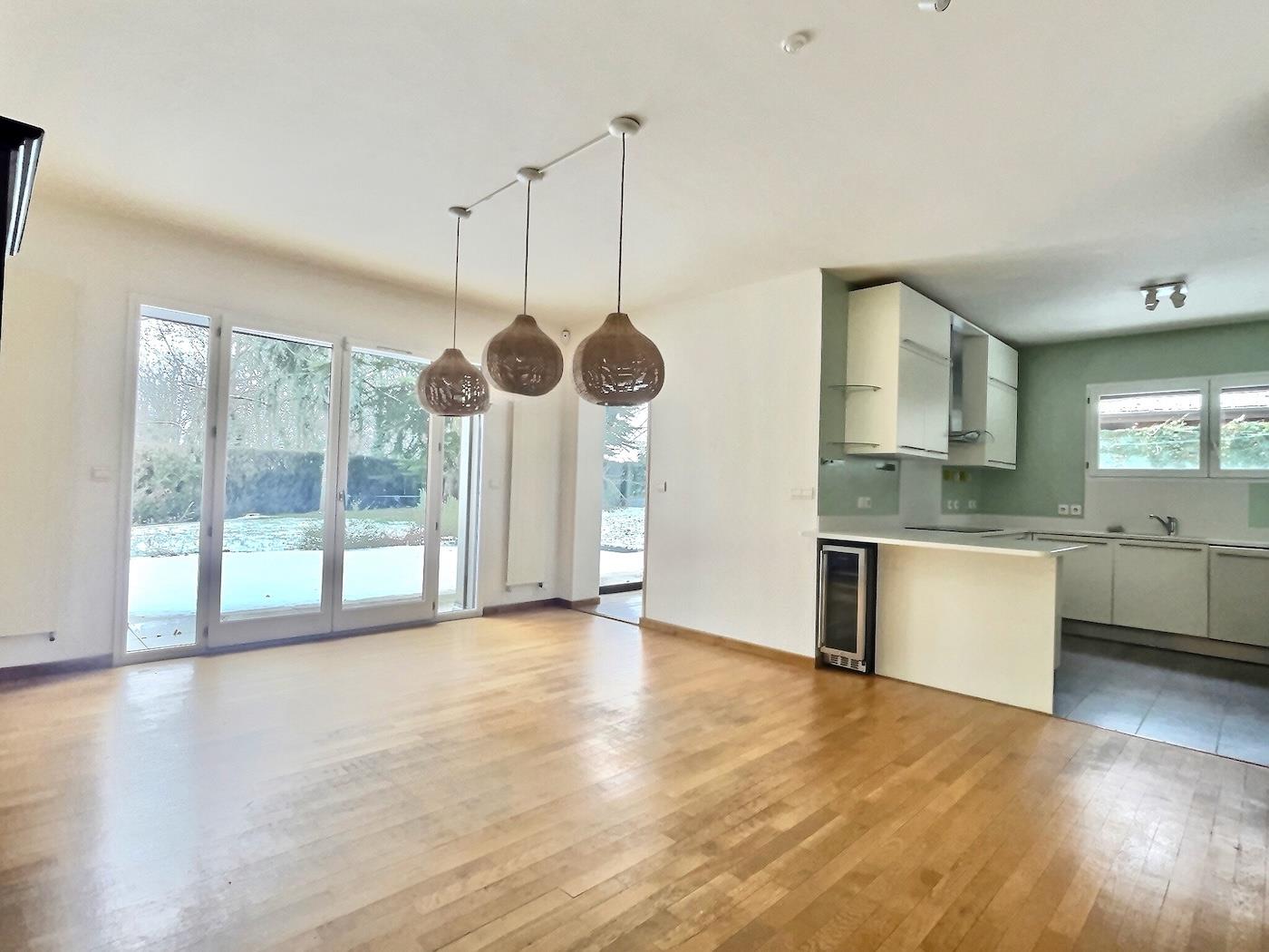 Maison à vendre, 203m², Divonne-les-Bains