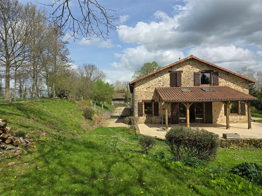Chalus: Wunderschönes renoviertes Bauernhaus mit Swimmingpool und Teich