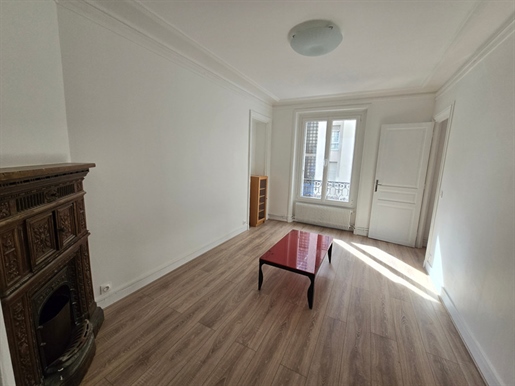 3 rooms renovated in Barbès