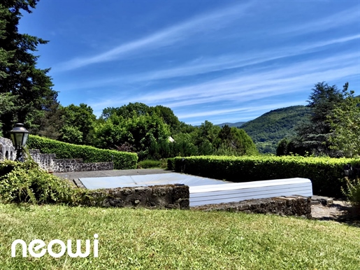 Maison traditionnelle de pierres et de lauzes sur parc de 6000 m2