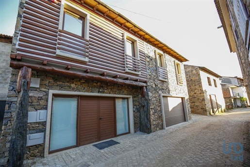Housing with 5 Rooms in Bragança with 372,00 m²