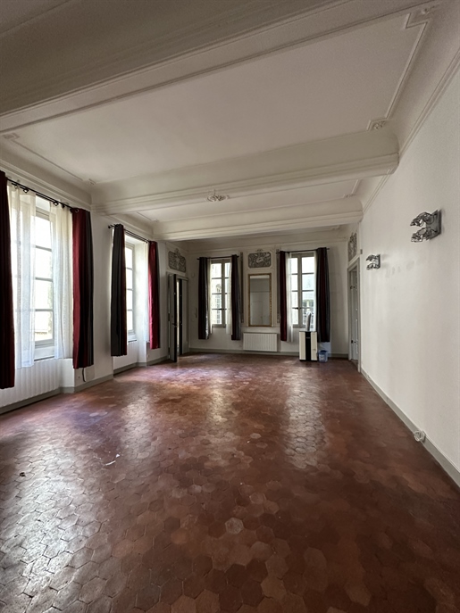 Bourgeois apartment of 130m2 Special Investor