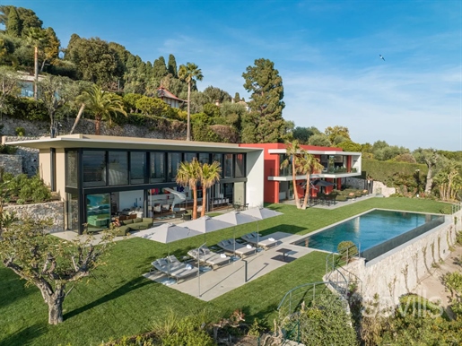 An ultra-modern villa overlooking Cap Ferrat