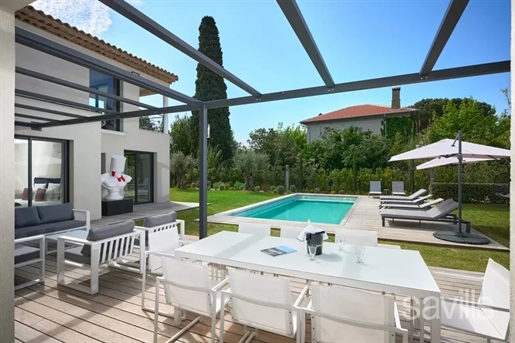 Saint-Tropez, nieuw gebouwde villa met 5 slaapkamers dicht bij de stad en de stranden