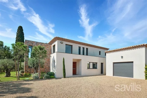 Saint-Tropez, newly built villa with 5 bedrooms close to the town and beaches