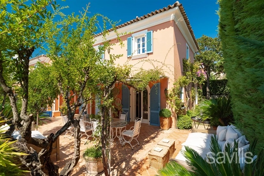 Superb townhouse just next to the Place des Lices