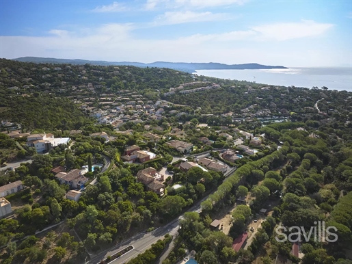 Provençal property with sea view