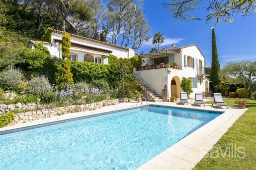 Charming provencal villa in a gated small domain.