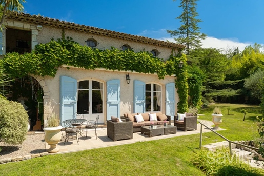 Splendide villa provençale dans un domaine privé de l'arrière-pays Cannois..