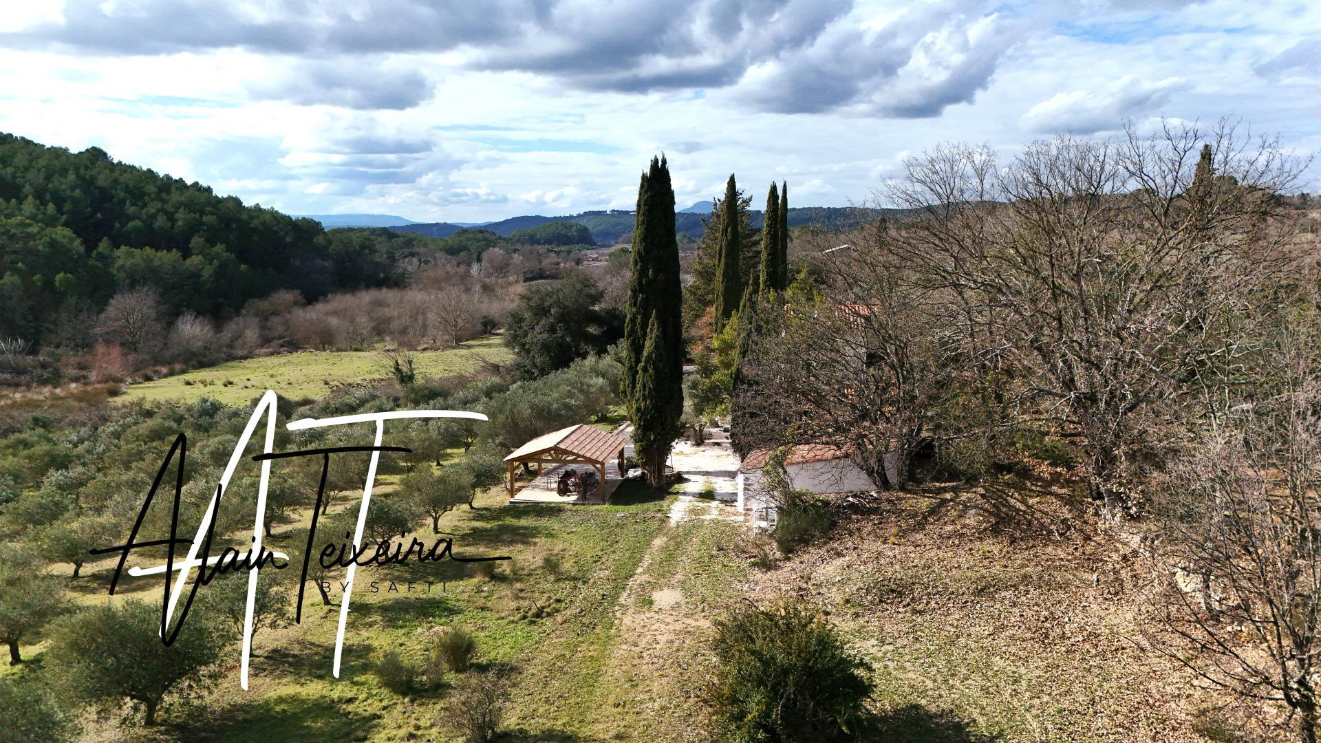 Purchase: Luxury property (83510)