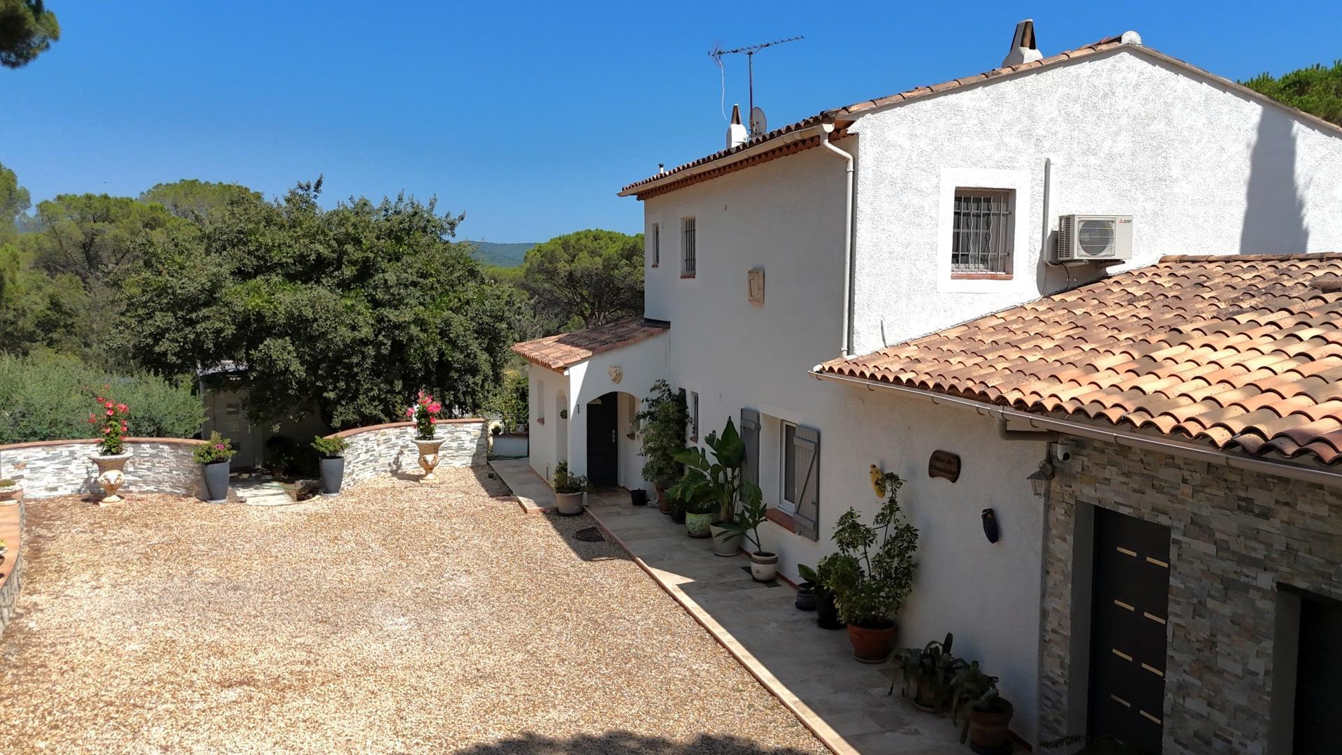 Purchase: Luxury property (83550)