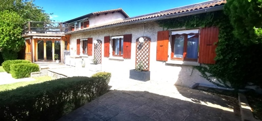 House 300M2 with guest rooms and gîte