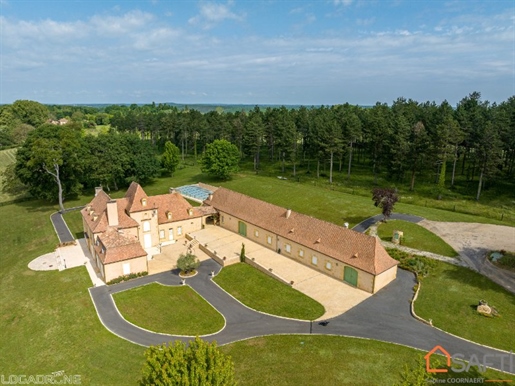 Magnificent 17th century manor house completely rehabilitated with quality materials while con