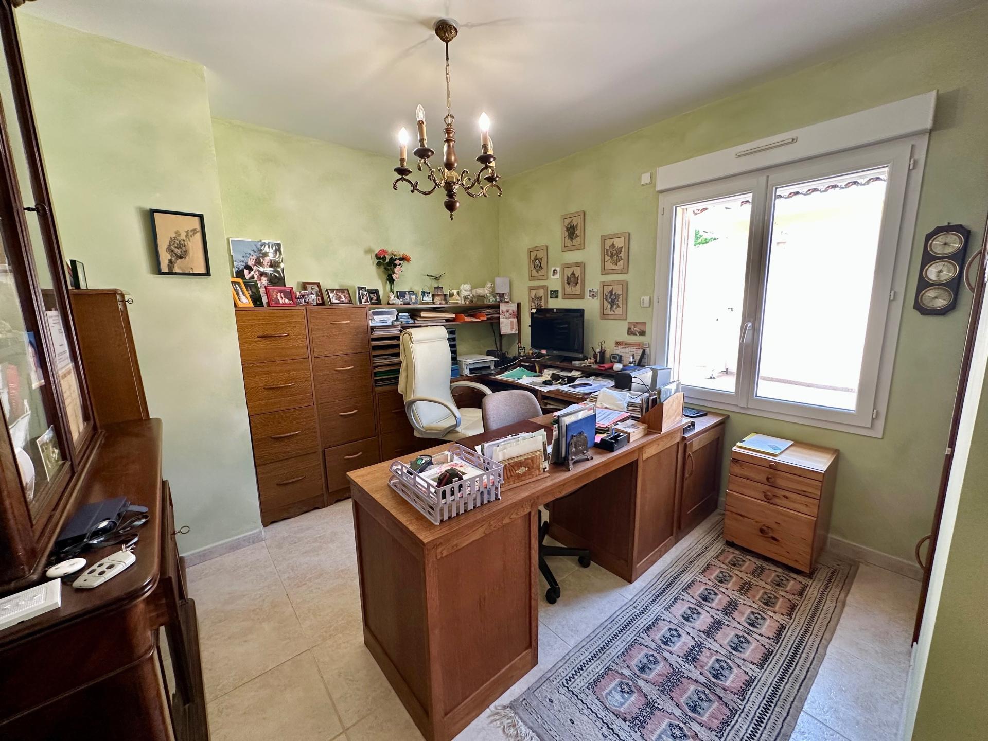 Propriété comprenant deux habitations sur un terrain magnifiquement arboré d'environ 12000m² avec pi