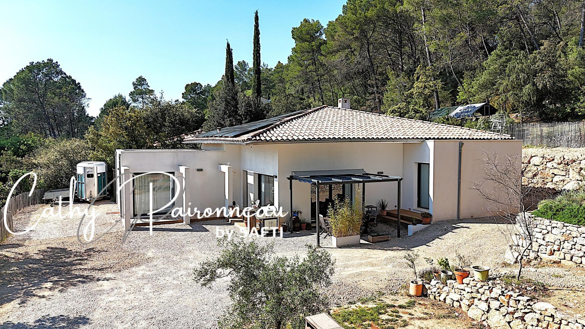 Purchase: Luxury property (83510)