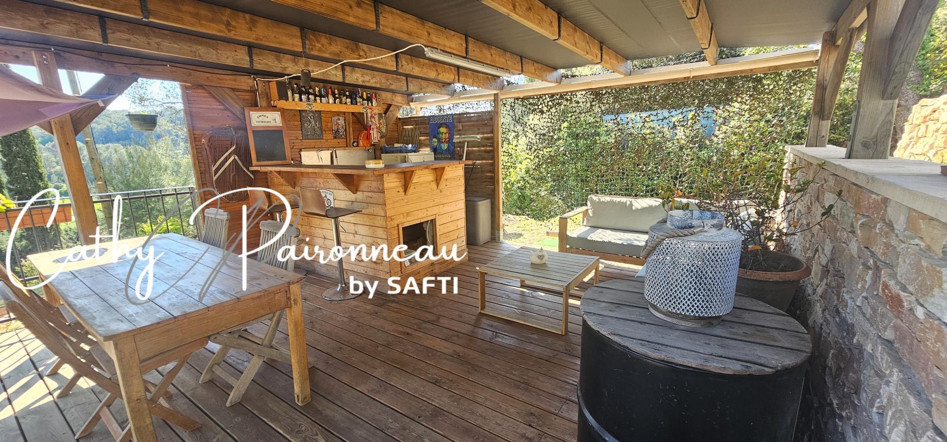 Purchase: Luxury property (83510)