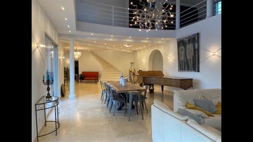 Dpt Bouches du Rhône (13), zu verkaufen Aix En Provence Haus P10 von 410 m² - Grundstück von 4.350,