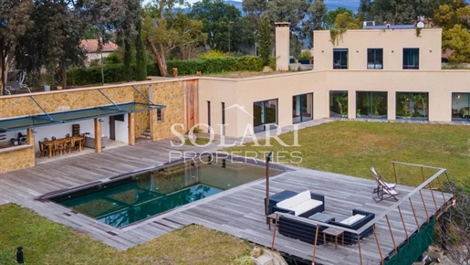 Contemporary villa with pool