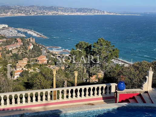 Villa op een prestigieus landgoed met panoramisch uitzicht op zee van de baai van Cannes