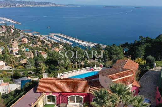 Villa op een prestigieus landgoed met panoramisch uitzicht op zee van de baai van Cannes