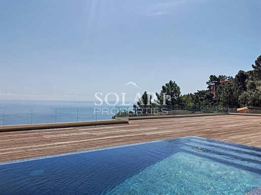 Contemporary villa for sale, with 4 bedrooms, located in Le Trayas
