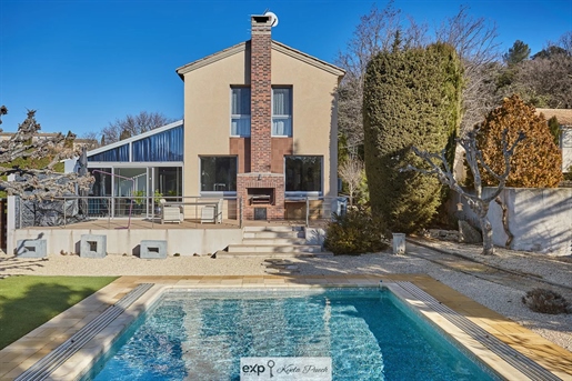 Propriété d'Exception à Vernègues, 165 m² avec piscine, proche du Domain International de golf du Po