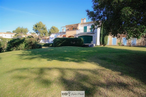 Semi detached propoerty with garage, parking and access to a pool on the Domaine du Golf de Pont Roy