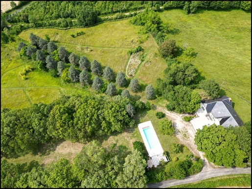 Villa Irigoyen, (Lot) Labastide Murat, 243 m², 7 slaapkamers, terrein 2 hectare, zwembad, garage.