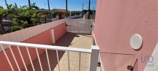 House with 3 Rooms in Setúbal with 255,00 m²