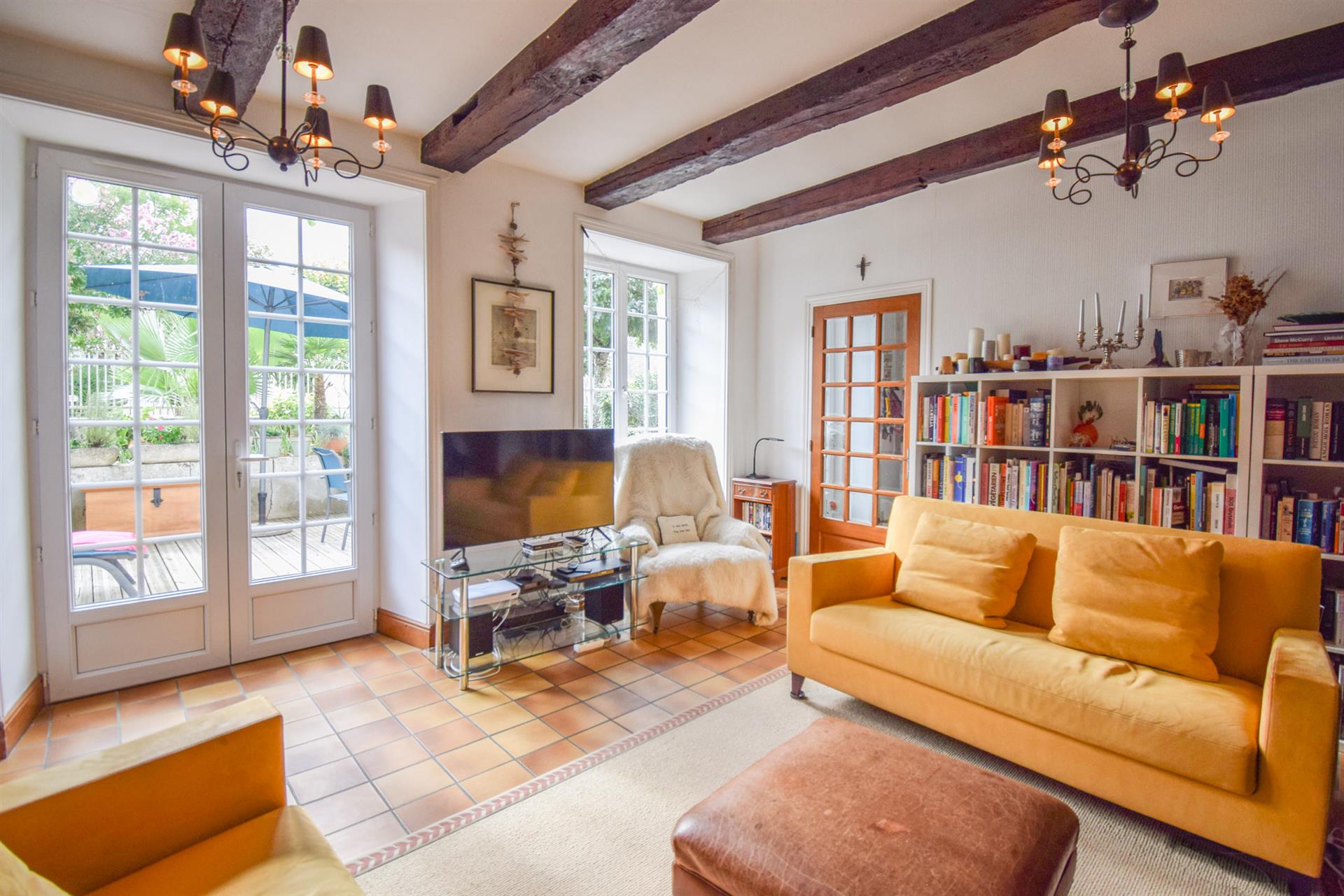 Beautiful large detached village house, 5 bedrooms, double-glazed and centrally-heated, gardens,