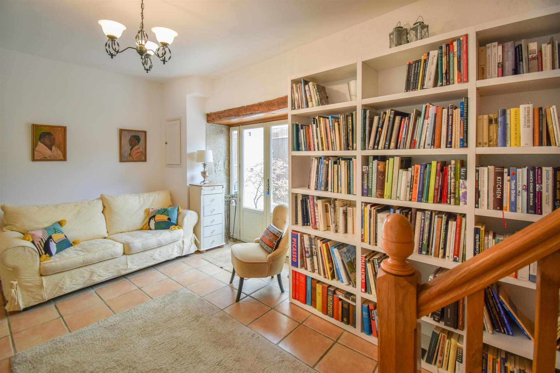 Beautiful large detached village house, 5 bedrooms, double-glazed and centrally-heated, gardens,