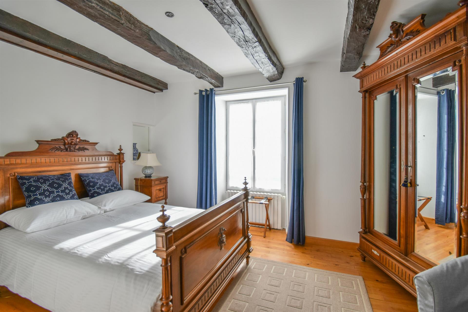 Beautiful large detached village house, 5 bedrooms, double-glazed and centrally-heated, gardens,