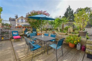 Eye-Catching detached village house, 5 bedrooms, double-glazed and centrally-heated, gardens,