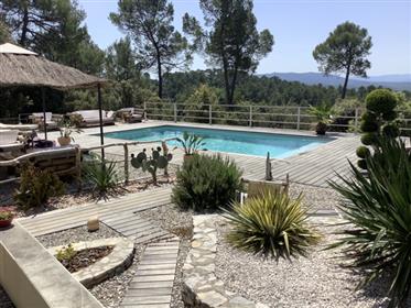 Atypisk eiendom i grønne Provence
