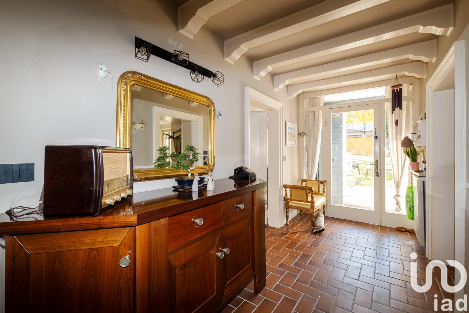 Sale Detached house / Villa 469 m² - 7 bedrooms - Sustinente