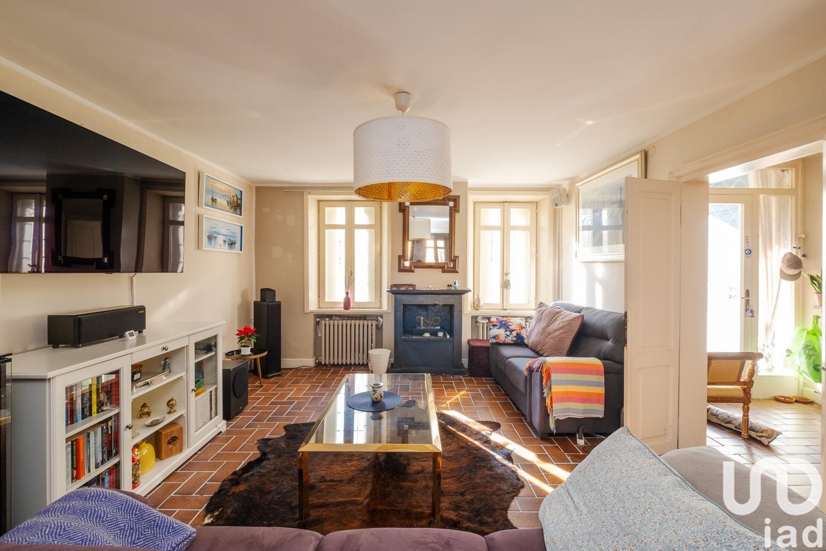 Sale Detached house / Villa 469 m² - 7 bedrooms - Sustinente