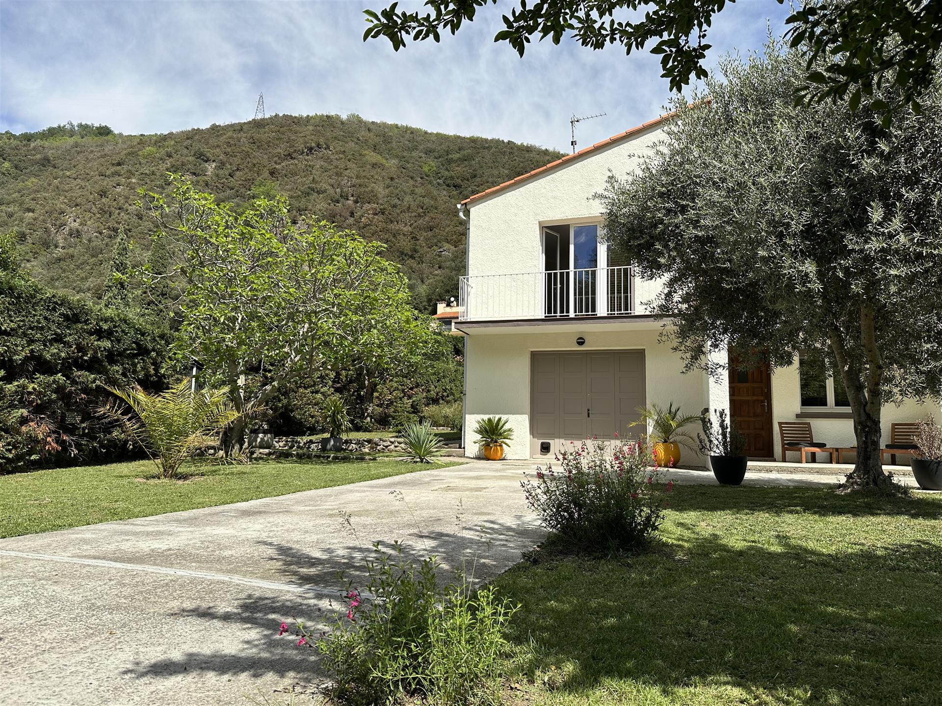 Superbly modernised detached villa
