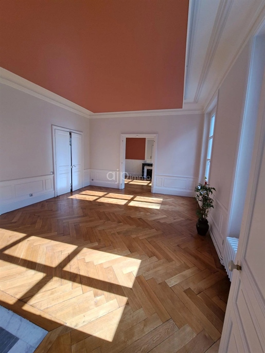Apartment 180 m² Haussmannian type