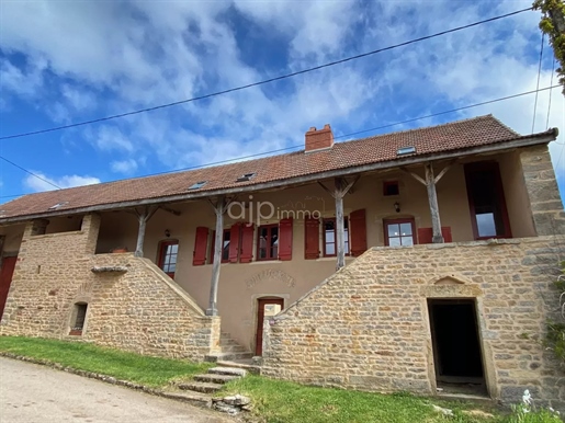 Typical village house of Clunysois