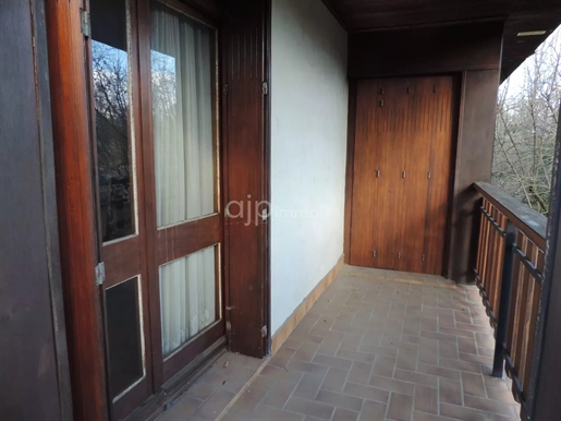 House with open views on 1270 m² of flat land