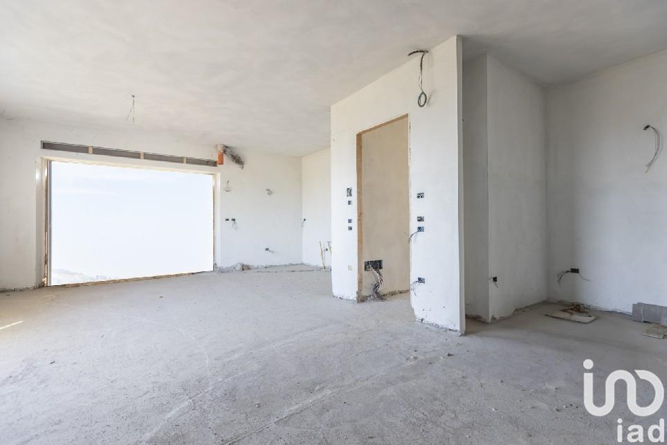 Sale Home 250 m² - 3 bedrooms