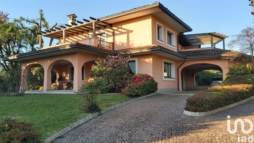 Dom wolnostojący / Willa na sprzedaż 700 m² - 4 sypialnie - Lomazzo