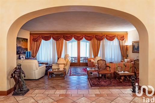 Detached house / Villa for sale 700 m² - 4 bedrooms - Lomazzo